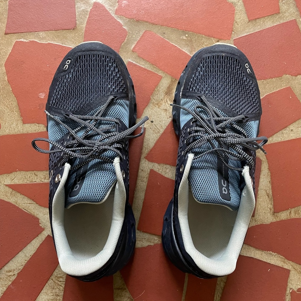On Cloudstratus Navy/Dust Women’s size 8